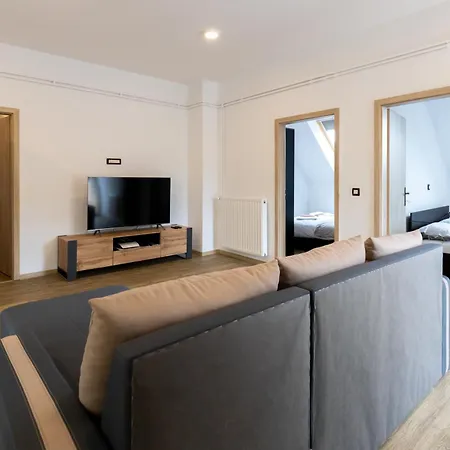 شقة Apartma Puhan Kobilje