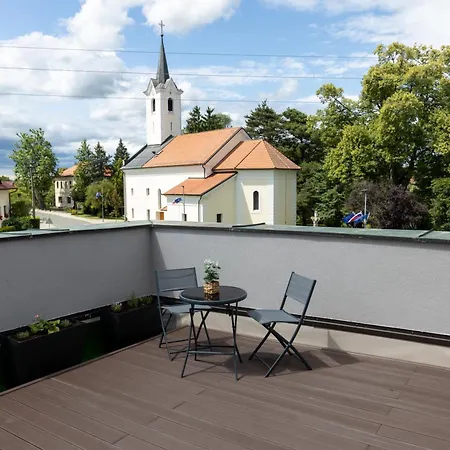 Apartma Puhan شقة *